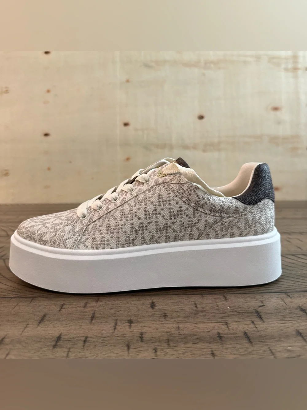NWT Michael Kors Toney Platform Lace-Up Sneakers Women’s Size 8.5